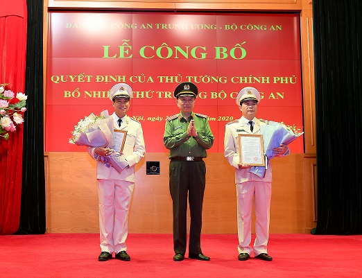 Trao Quyết định bổ nhiệm chức vụ Thứ trưởng Bộ Công an đối với Thiếu tướng Lê Quốc Hùng và Thiếu tướng Lê Tấn Tới