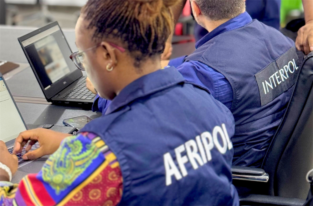 Các sĩ quan INTERPOL và AFRIPOL hỗ trợ triển khai Chiến dịch.