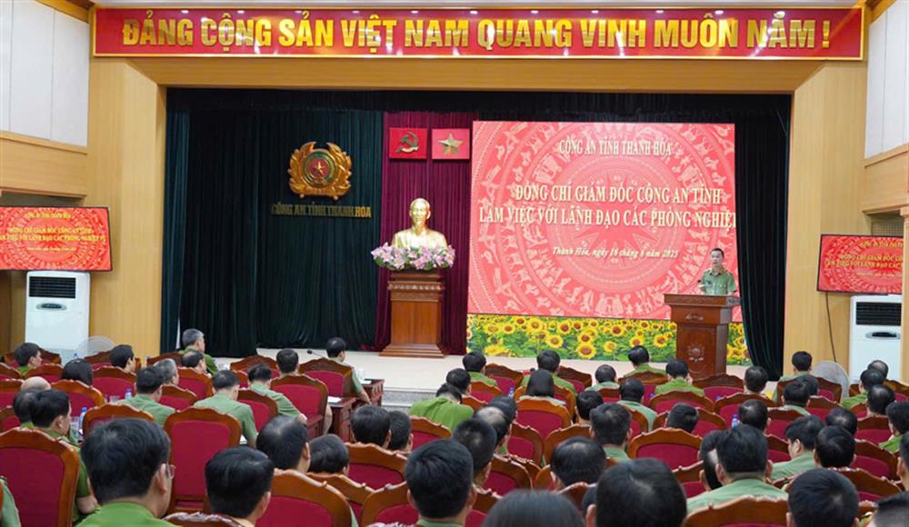 Thiếu tướng Tô Anh Dũng, Giám đốc Công an tỉnh chỉ đạo tập trung triển khai các nhiệm vụ giải quyết thủ tục hành chính cho người dân