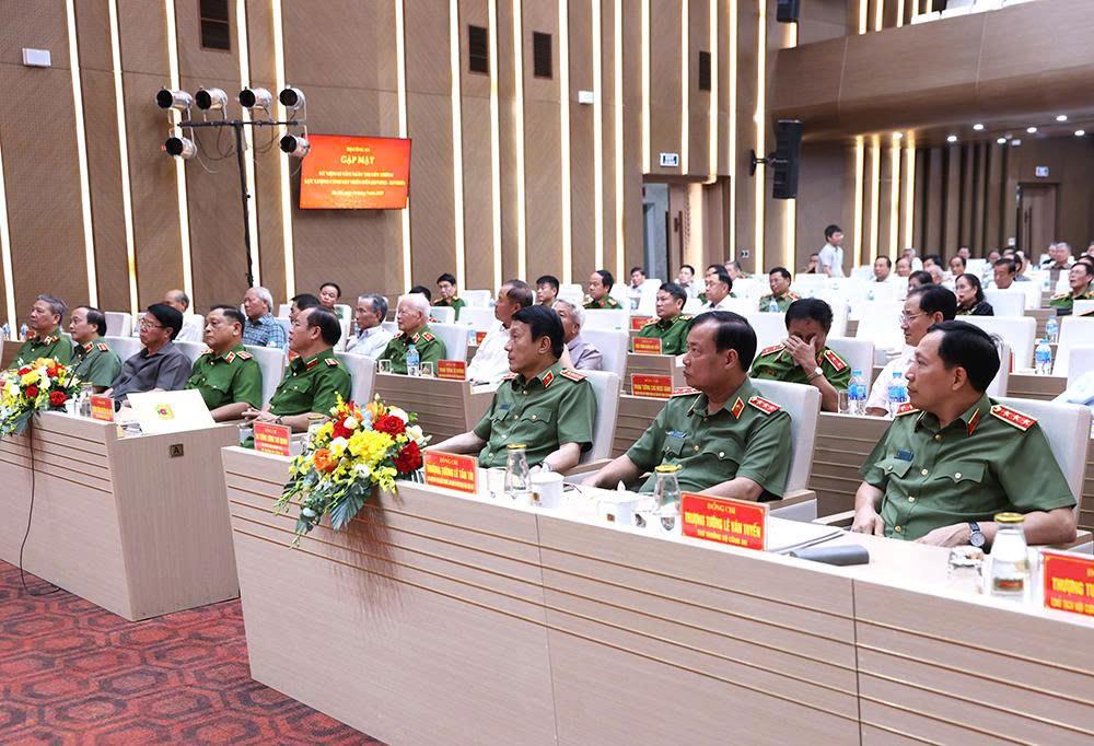 Các đại biểu tham dự buổi gặp mặt.