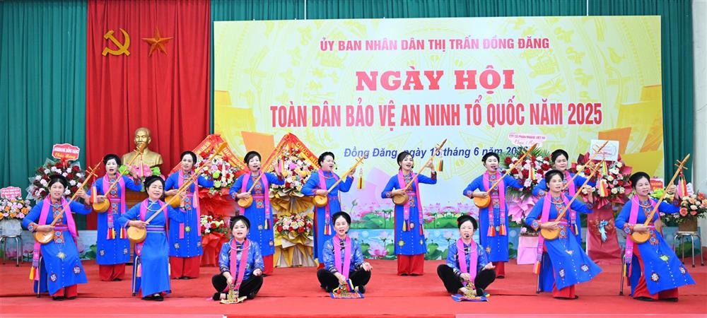 Tiết mục văn nghệ chào mừng Ngày hội.