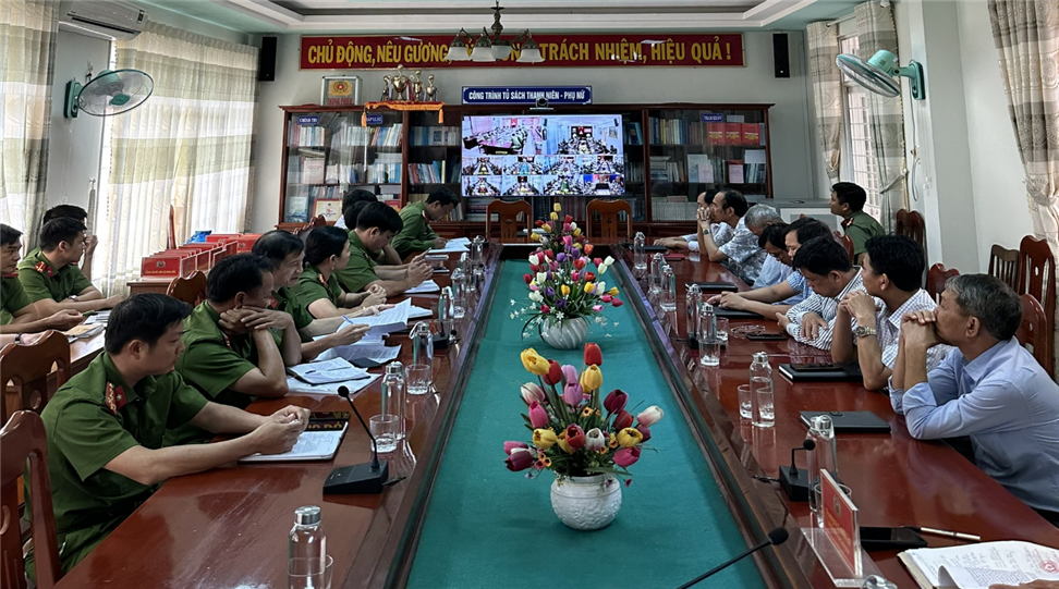 Hội nghị trực tuyến tại điểm cầu Công an các huyện, thị xã, thành phố.