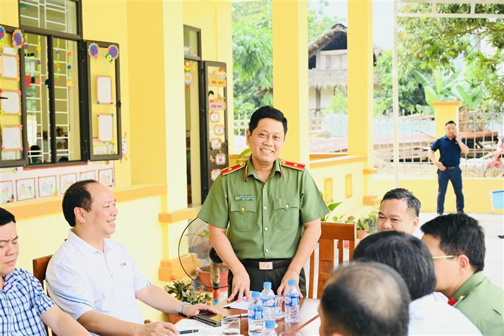 Thiếu tướng Nguyễn Hồng Nguyên phát biểu tại buổi làm việc.