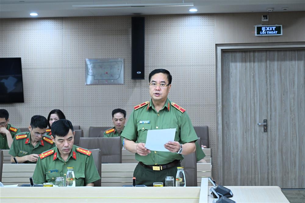 Thiếu tướng Phạm Công Nguyên, Cục trưởng Cục Pháp chế và cải cách hành chính, tư pháp, Bộ Công an đã trình bày một số nội dung chính của dự thảo Luật.