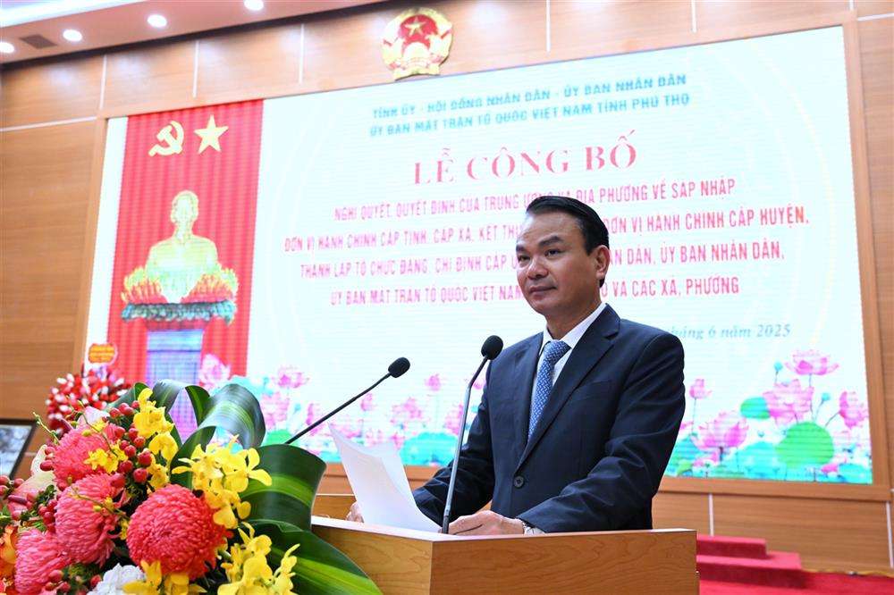 Đồng chí Đặng Xuân Phong, Ủy viên Trung ương Đảng, Bí thư Tỉnh ủy Phú Thọ phát biểu nhận nhiệm vụ.