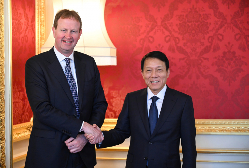 Bộ trưởng Lương Tam Quang gặp gỡ Bộ trưởng Bộ Tư pháp, Nội vụ và Di trú Ireland Jim O'Callaghan.