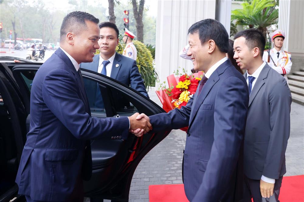 Bộ trưởng Lương Tam Quang chào mừng Phó Thủ tướng, Bộ trưởng Bộ Nội vụ Vương quốc Campuchia Sar Sokha thăm, làm việc tại Bộ Công an.