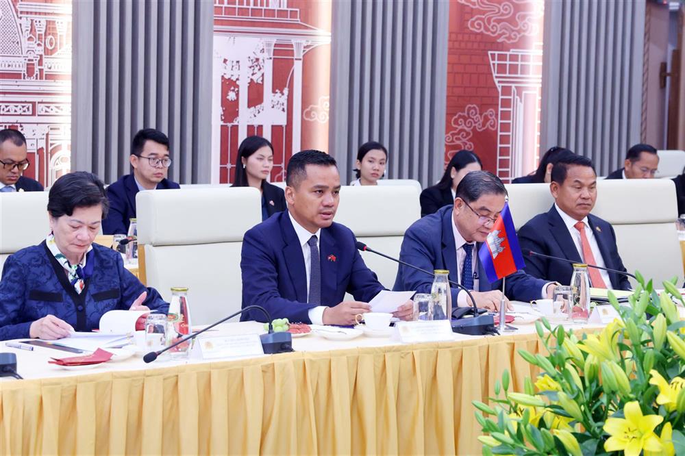 Phó Thủ tướng, Bộ trưởng Bộ Nội vụ Campuchia Sar Sokha phát biểu tại Hội nghị.