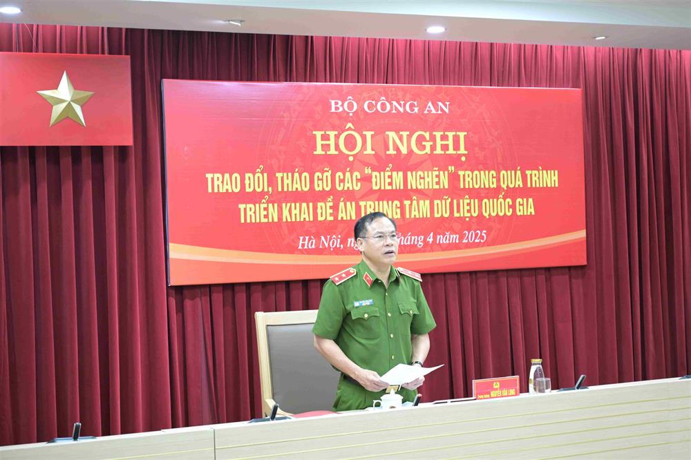 Thứ trưởng Nguyễn Văn Long kết luận Hội nghị.