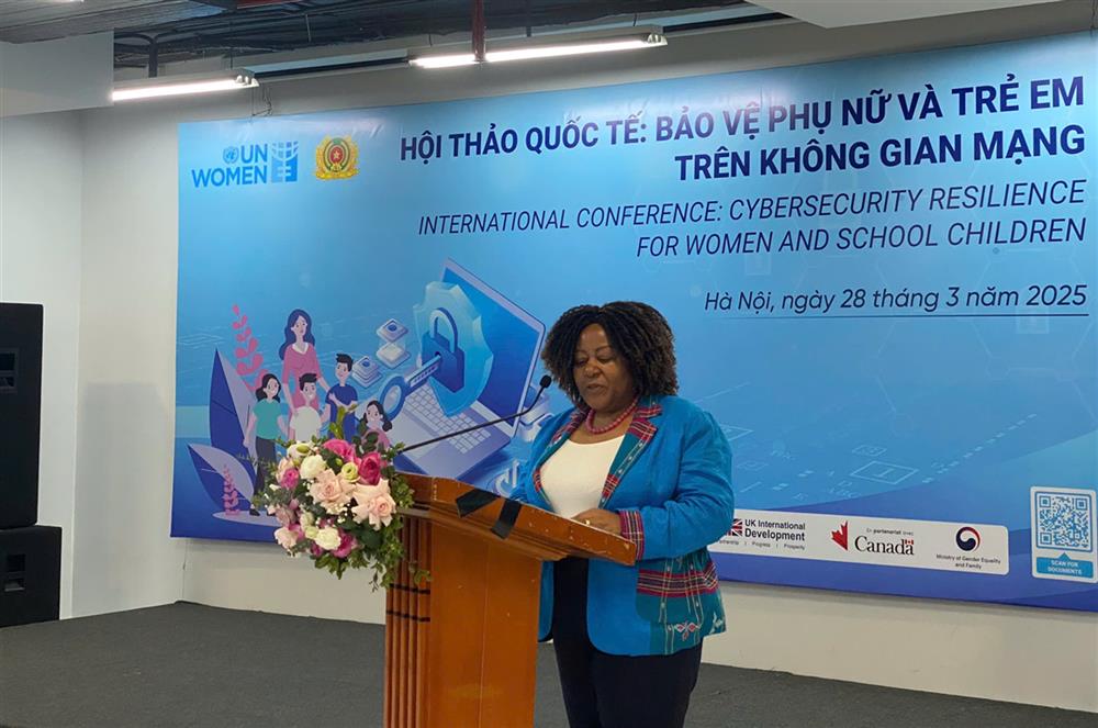 Bà Caroline Nyamayemombe, Trưởng Đại diện UN Women Việt Nam phát biểu tại Hội thảo. 