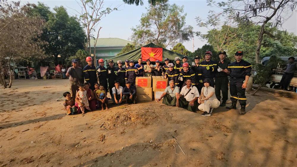 Với tinh thần tương thân tương ái và trách nhiệm quốc tế, Đoàn công tác Bộ Công an nhận được nhiều tình cảm yêu mến của người dân Myanmar.