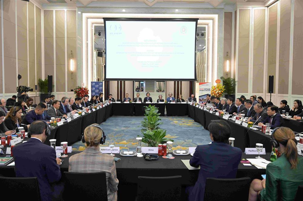 Quang cảnh buổi làm việc.