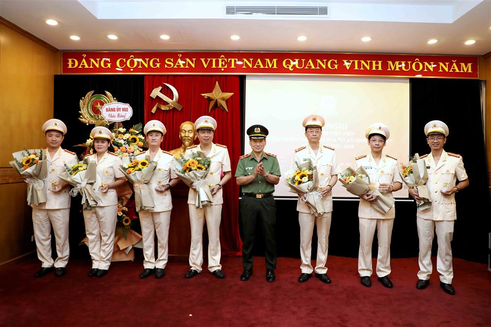 Các điển hình tiên tiến được vinh danh tại Hội nghị. 