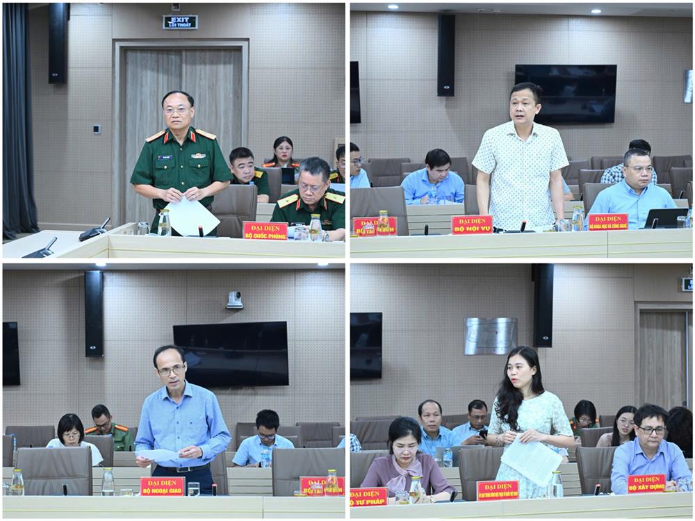 Các đại biểu tham gia ý kiến tại cuộc họp.