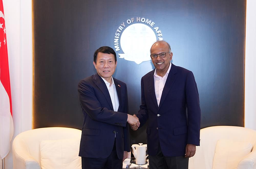 Bộ trưởng Lương Tam Quang và Bộ trưởng K. Shanmugam.