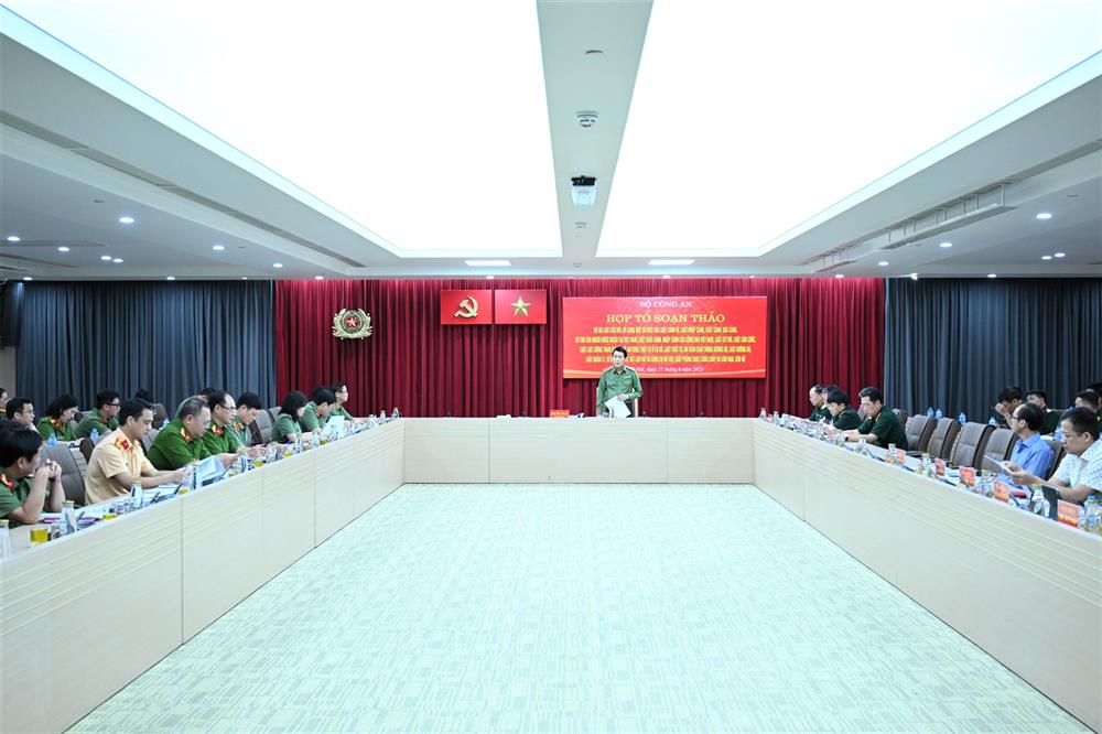 Quang cảnh cuộc họp.