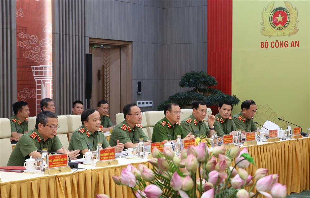 Các đồng chí trong Đảng ủy CATW, lãnh đạo Bộ Công an dự Hội nghị.