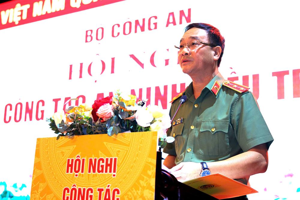 Trung tướng Phạm Thế Tùng, Thứ trưởng Bộ Công an phát biểu tại Hội nghị đánh giá kết quả công tác an ninh điều tra tại Khánh Hòa.
