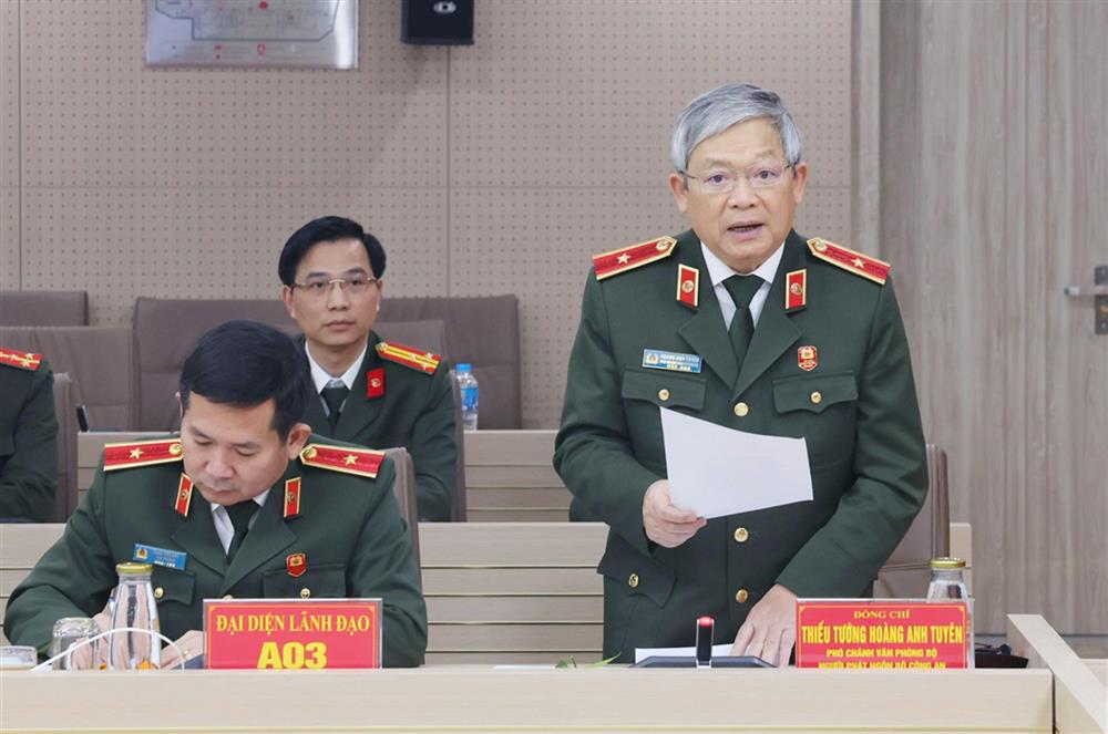 Thiếu tướng Hoàng Anh Tuyên, Phó Chánh Văn phòng Bộ, Người phát ngôn Bộ Công an phát biểu tại Họp báo.