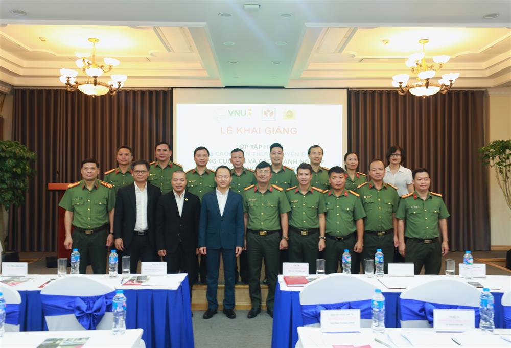 Các đại biểu dự Lễ khai giảng Lớp tập huấn.