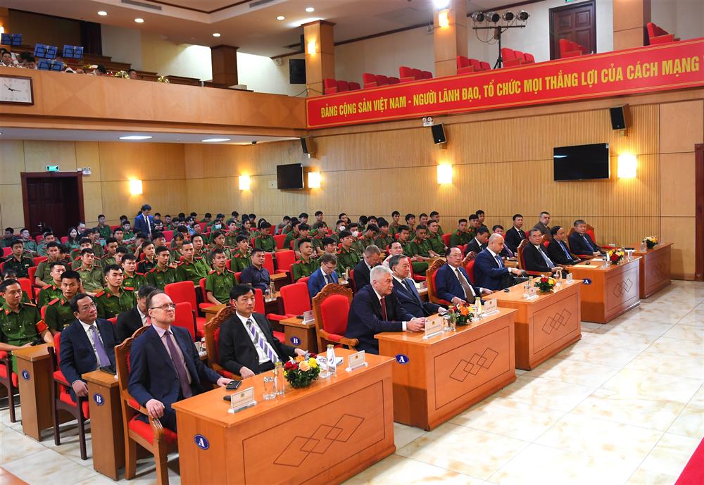 Các đại biểu dự buổi Lễ.