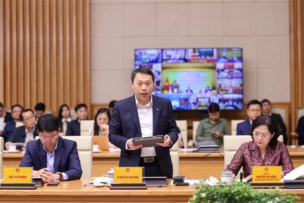 Đồng chí Nguyễn Huy Dũng, Thứ trưởng Bộ Thông tin và Truyền thông báo cáo tại Hội nghị.