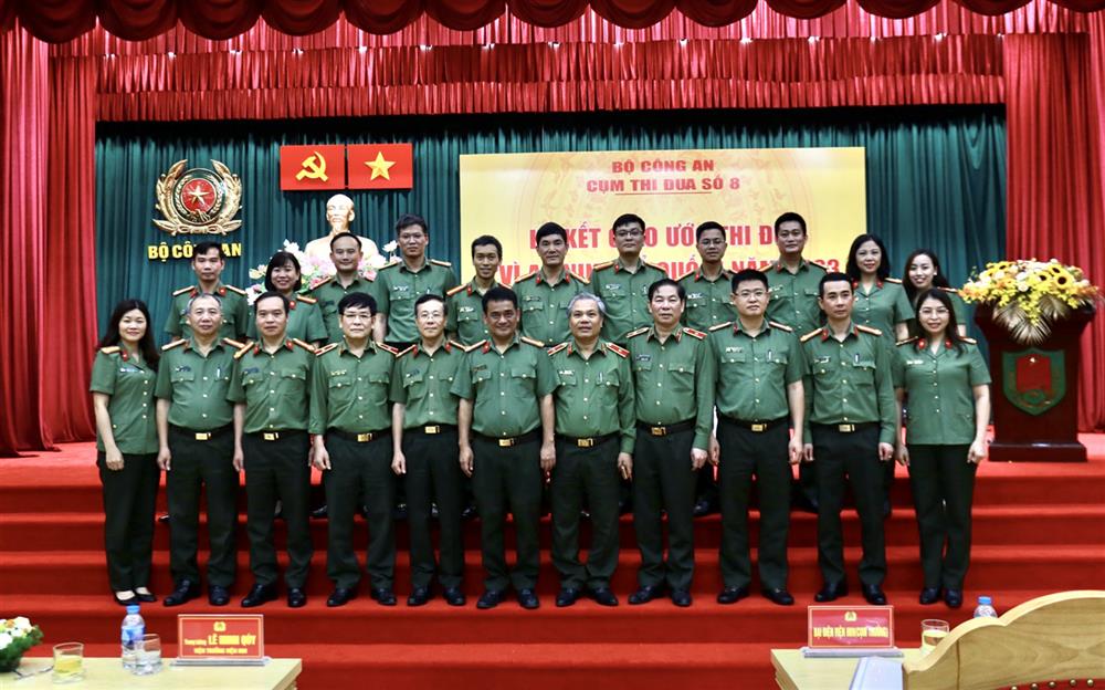 Các đại biểu dự buổi Lễ.