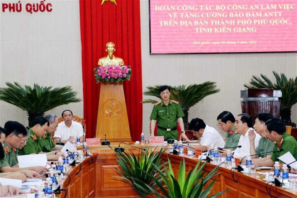 Toàn cảnh buổi làm việc.