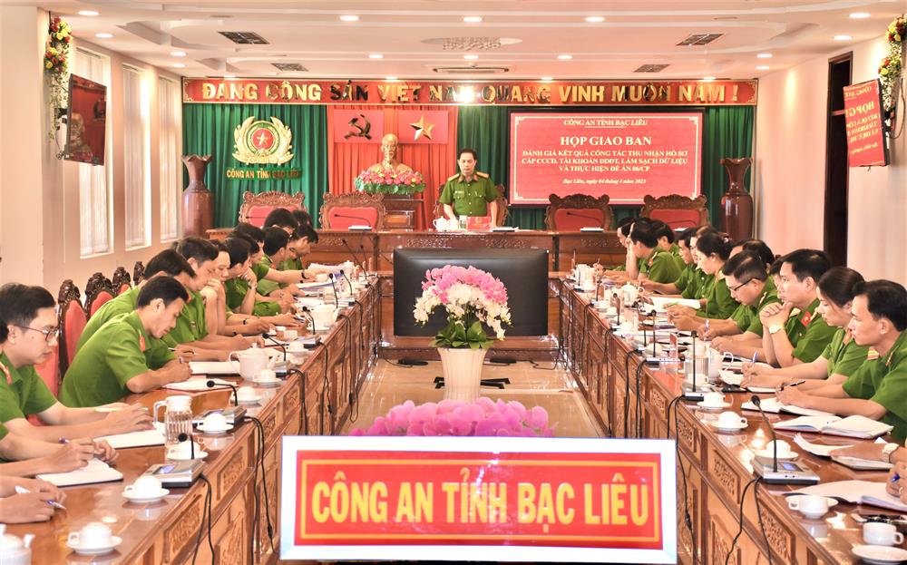 Công an tỉnh Bạc Liêu là một trong những địa phương tiên phong trong việc tổ chức họp giao ban định kỳ hàng tuần để kiểm tra, đánh giá tiến độ, cũng như đề ra các giải pháp hiệu quả trong làm sạch dữ liệu, thu nhận hồ sơ cấp CCCD.