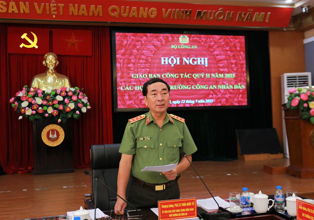 Thứ trưởng Trần Quốc Tỏ phát biểu tại Hội nghị.
