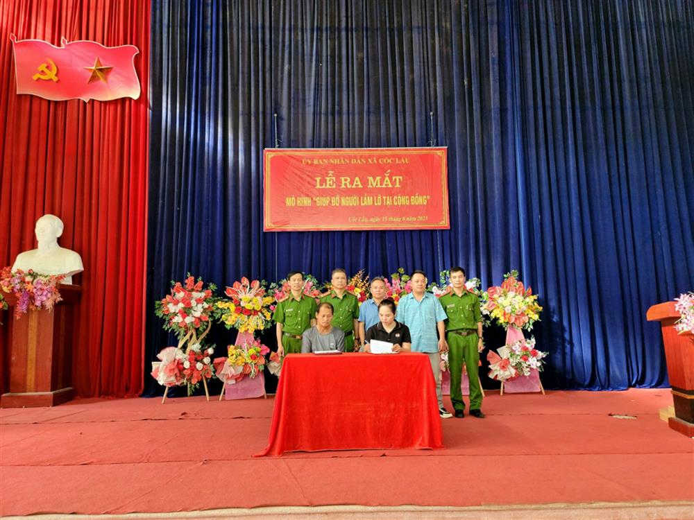 Người chấp hành xong án phạt tù ký cam kết thực hiện tốt quy định của pháp luật.
