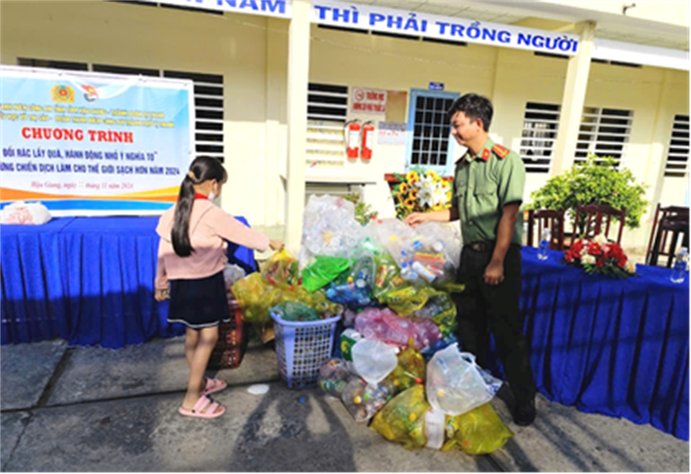 Chương trình thu hút sự tham gia tích cực của các em học sinh.