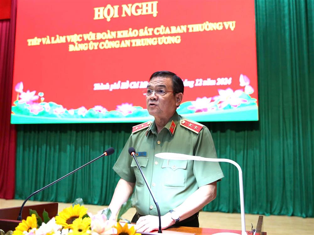 Trung tướng Lê Hồng Nam phát biểu tiếp thu tại buổi làm việc.