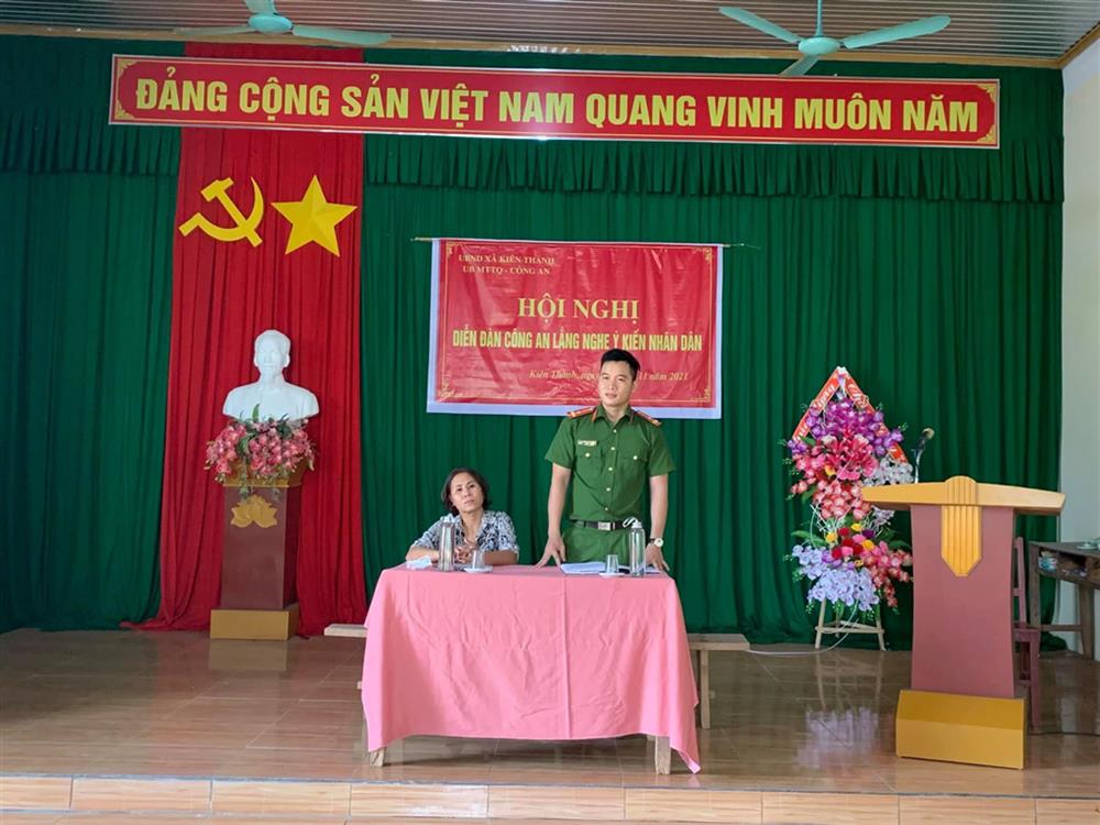 Đại úy Diệp Đình Phương tại Hội nghị Công an lắng nghe ý kiến nhân dân.