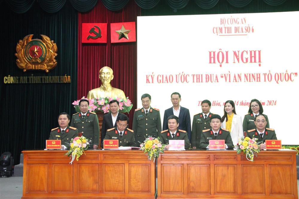 Công an các đơn vị trong Cụm thi đua số 6 ký giao ước thi đua "Vì an ninh Tổ quốc" năm 2024.