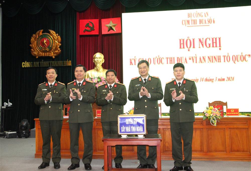 Các đơn vị quyên góp xây dựng Nhà tình nghĩa.
