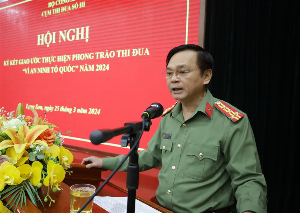 Đại tá Thái Hồng Công phát biểu tại Hội nghị.