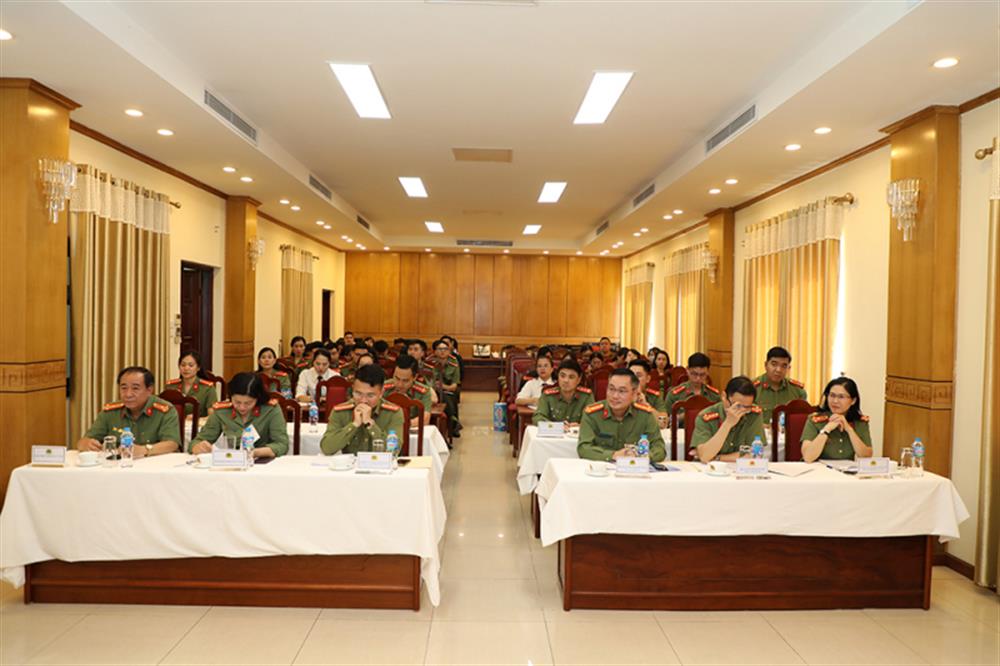 Toàn cảnh buổi tọa đàm.