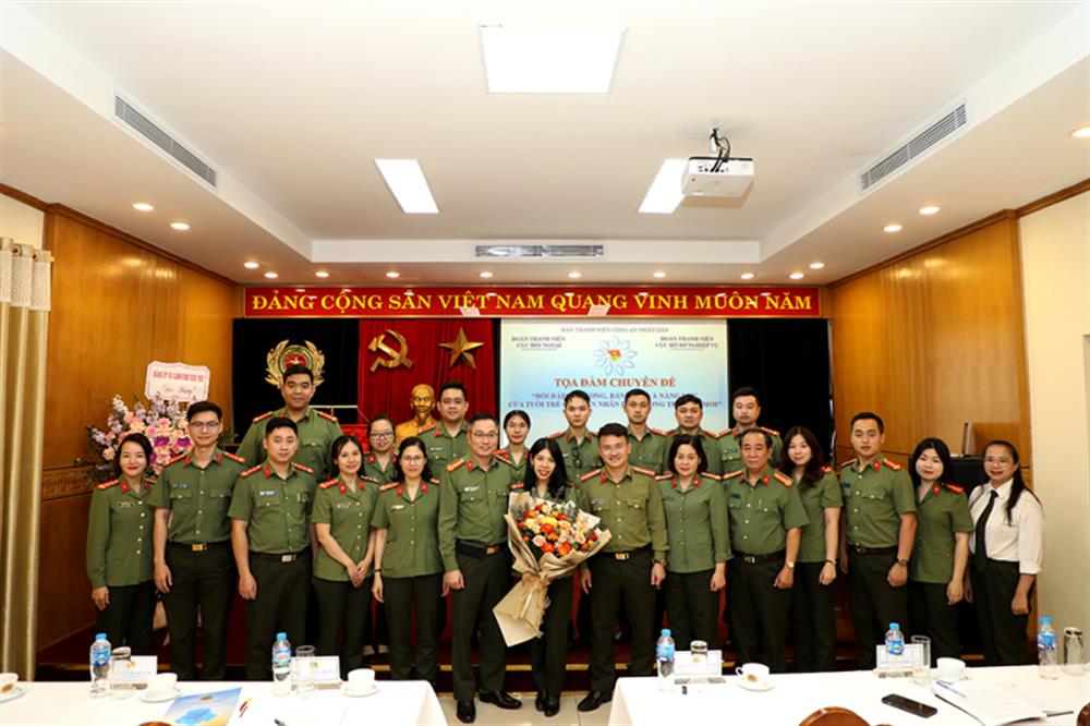Các đại biểu tham dự buổi tọa đàm.