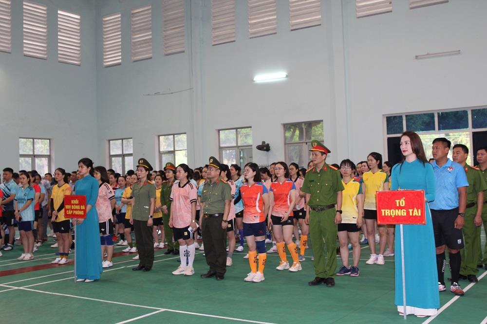 Các đội tuyển tham gia thi đấu.