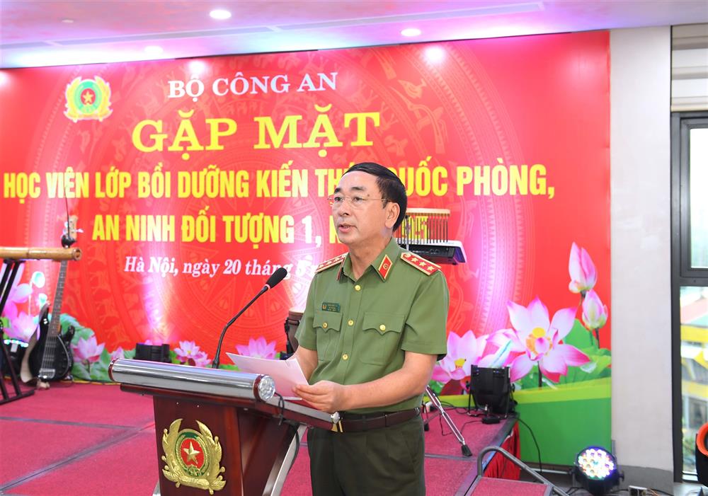 Thứ trưởng Trần Quốc Tỏ phát biểu tại buổi gặp mặt.