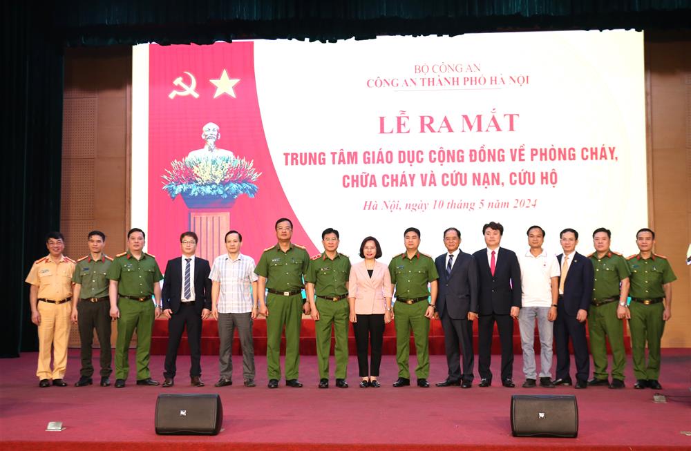 Các đại biểu dự buổi Lễ.