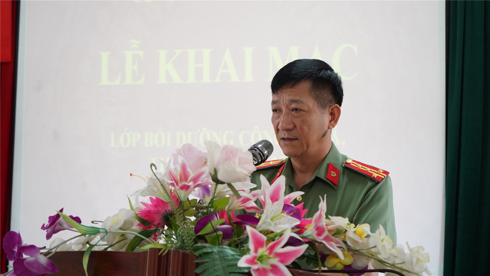 Đại tá Hà Trọng Trung phát biểu tại Lễ khai giảng.