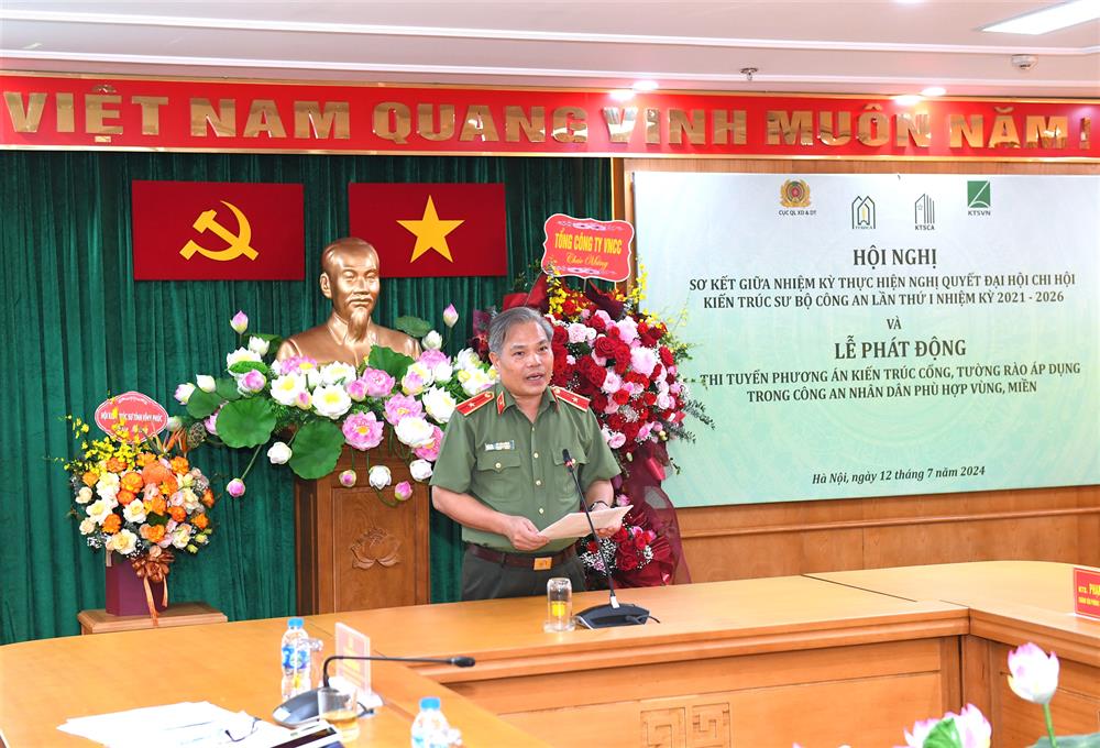Thiếu tướng Vũ Văn Dũng phát biểu tại Hội nghị.