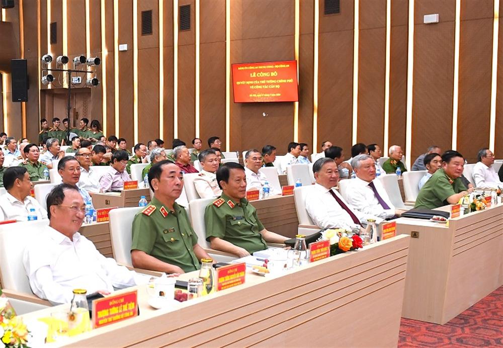 Các đại biểu dự buổi Lễ.