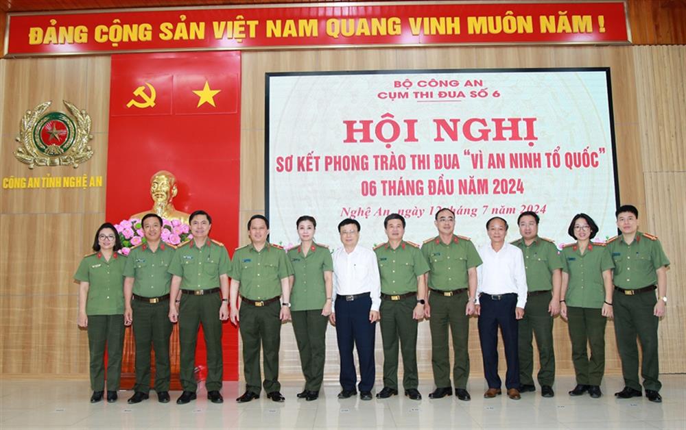 Các đại biểu dự Hội nghị.