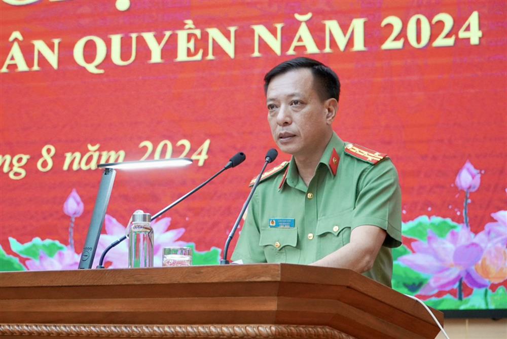 Đại tá Lâm Văn Vinh phát biểu khai mạc Hội nghị. 