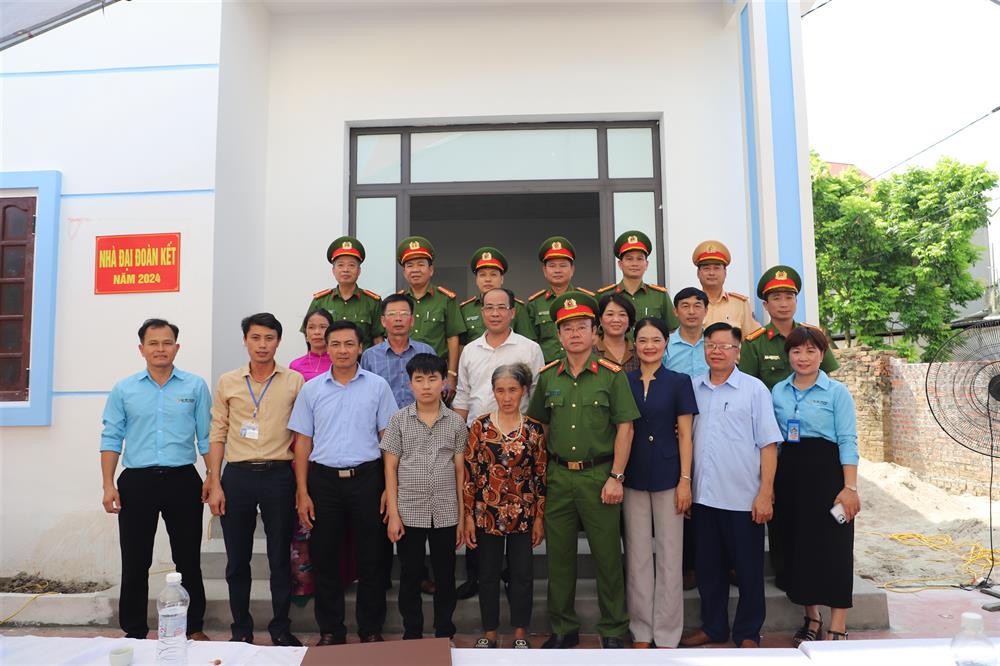 Các đại biểu dự buổi Lễ.