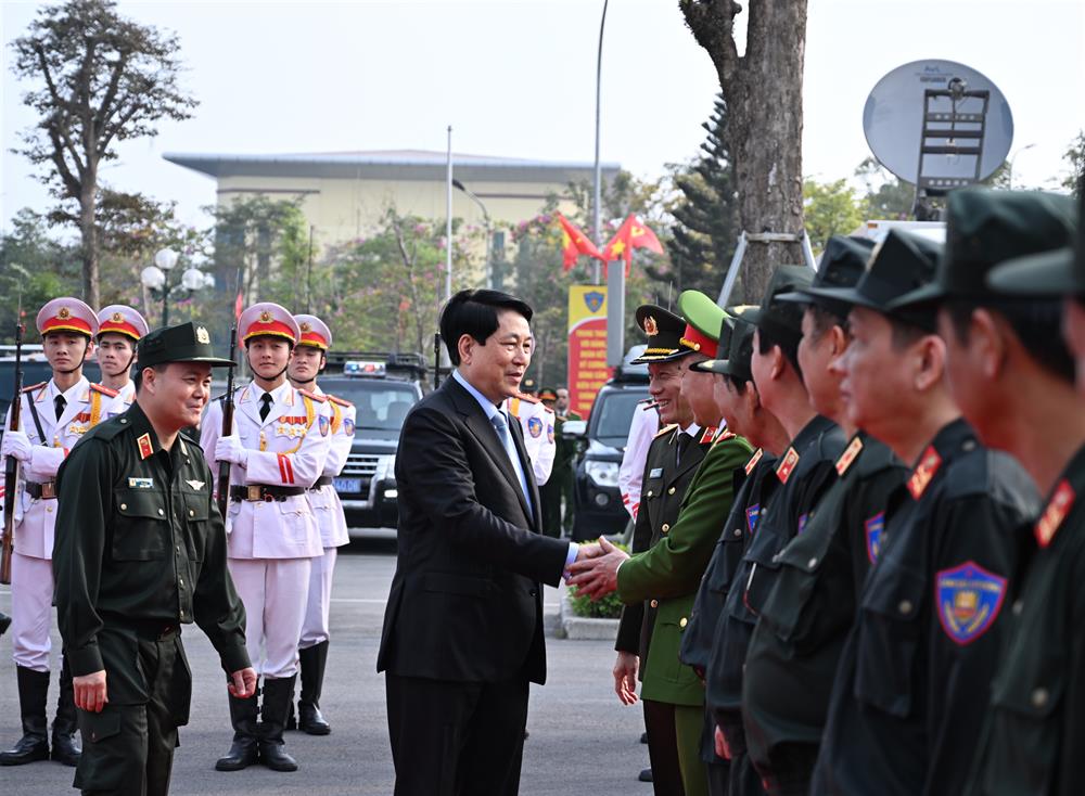 Chủ tịch nước Lương Cường đến thăm, chúc Tết Bộ Tư lệnh CSCĐ