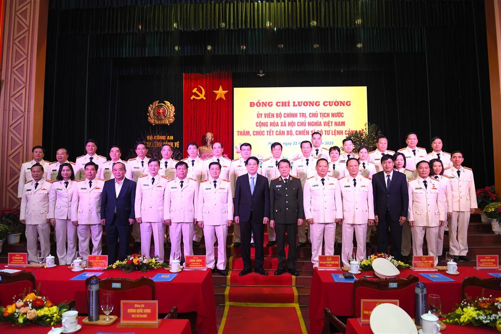 Chủ tịch nước Lương Cường; Bộ trưởng Lương Tam Quang cùng các đại biểu.